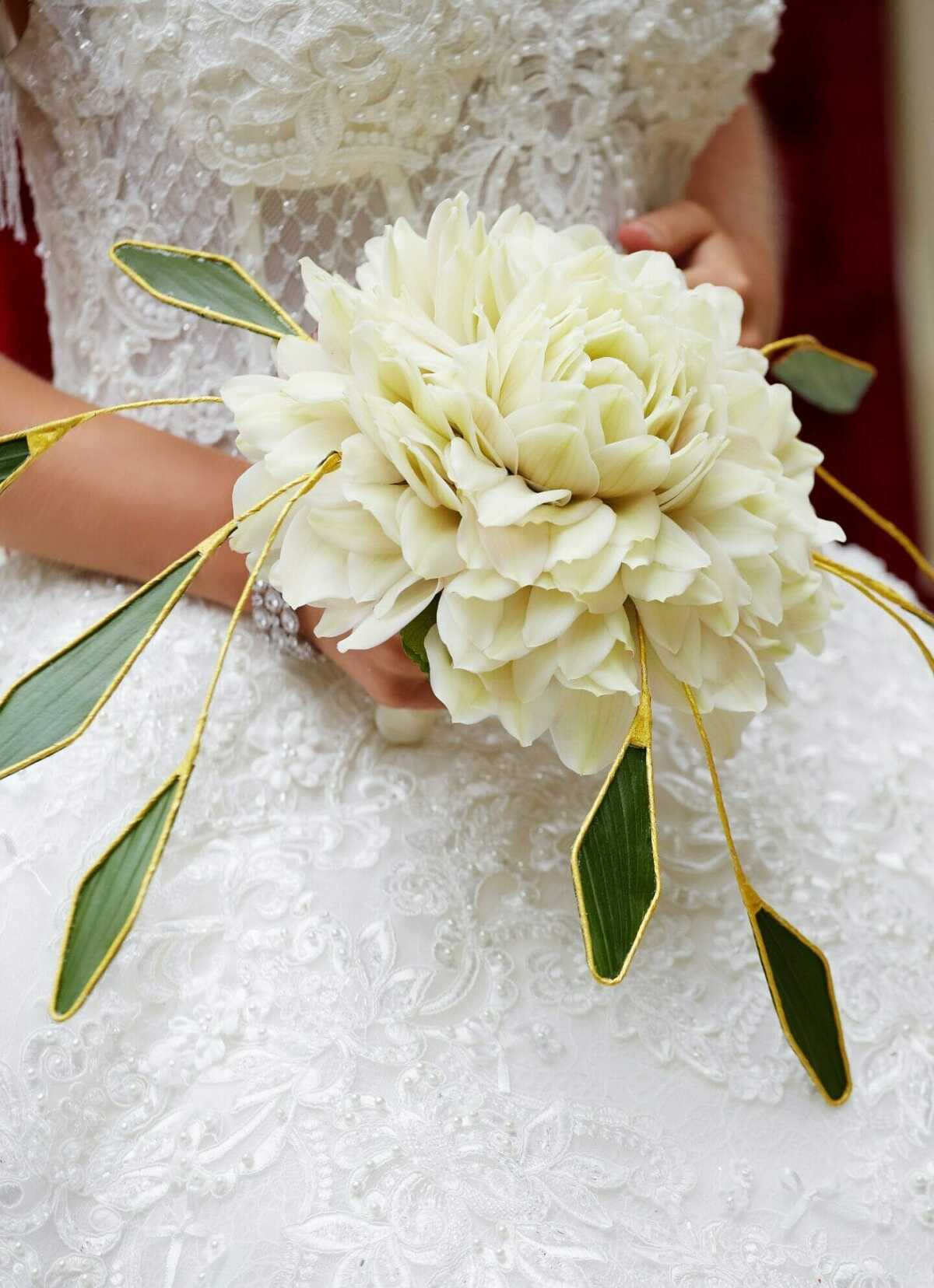Modern Bride bouquet glamelia
